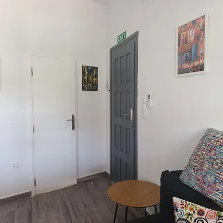 بيت للعطل Just Another سكيروس